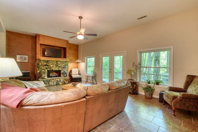 1903 Bell Eagle Drive, Hiawassee, GA 30546