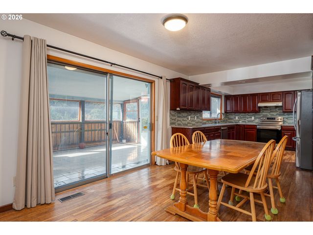 12340 Ne ROSE Pkwy, Portland, OR 97230