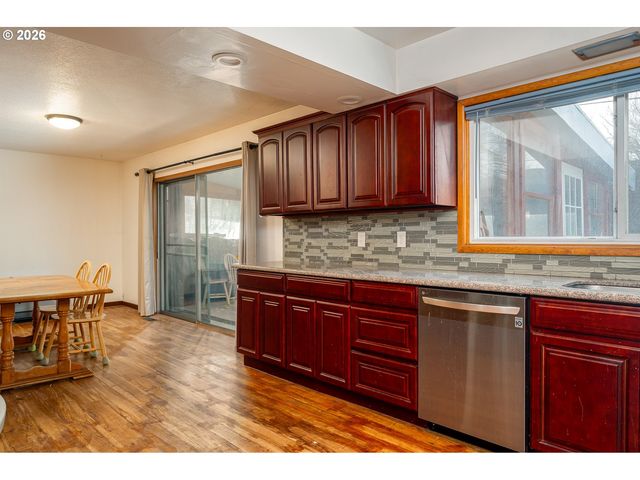 12340 Ne ROSE Pkwy, Portland, OR 97230