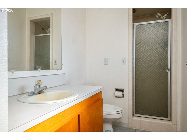 12340 Ne ROSE Pkwy, Portland, OR 97230