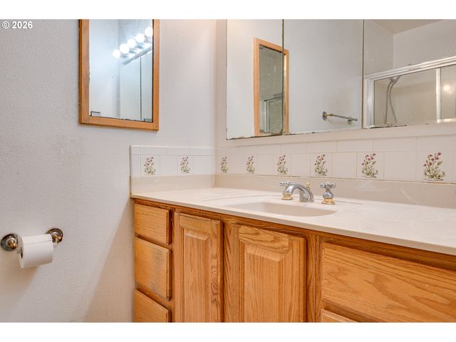 12340 Ne ROSE Pkwy, Portland, OR 97230