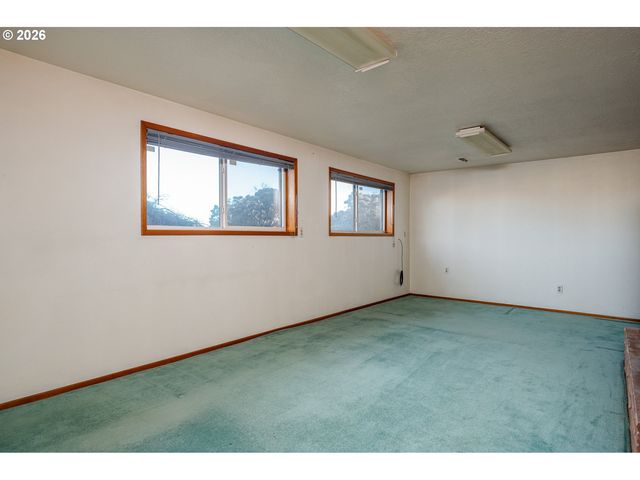 12340 Ne ROSE Pkwy, Portland, OR 97230