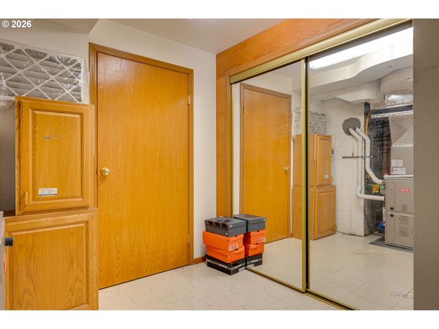 12340 Ne ROSE Pkwy, Portland, OR 97230