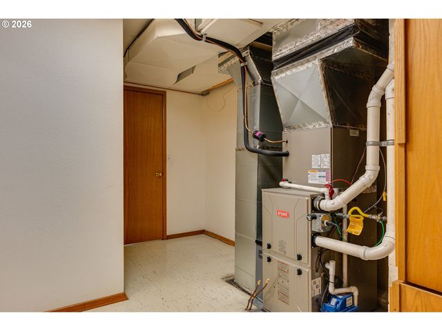 12340 Ne ROSE Pkwy, Portland, OR 97230