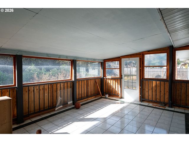 12340 Ne ROSE Pkwy, Portland, OR 97230