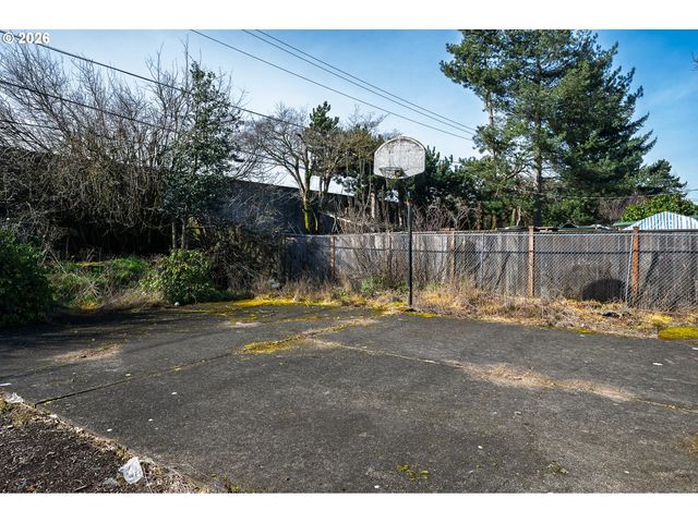 12340 Ne ROSE Pkwy, Portland, OR 97230