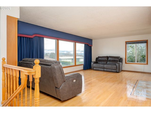 12340 Ne ROSE Pkwy, Portland, OR 97230