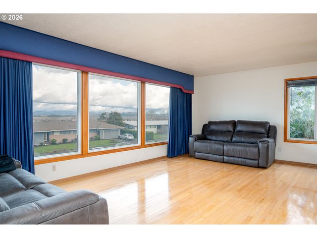 12340 Ne ROSE Pkwy, Portland, OR 97230