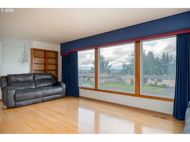 12340 Ne ROSE Pkwy, Portland, OR 97230