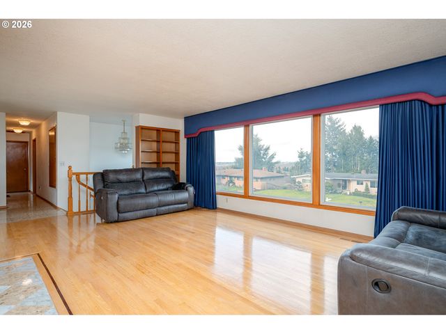 12340 Ne ROSE Pkwy, Portland, OR 97230