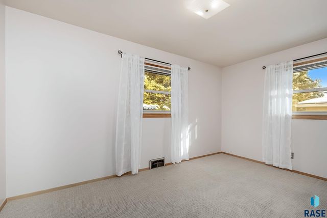 6204 W 10th St Street, Sioux Falls, SD 57107