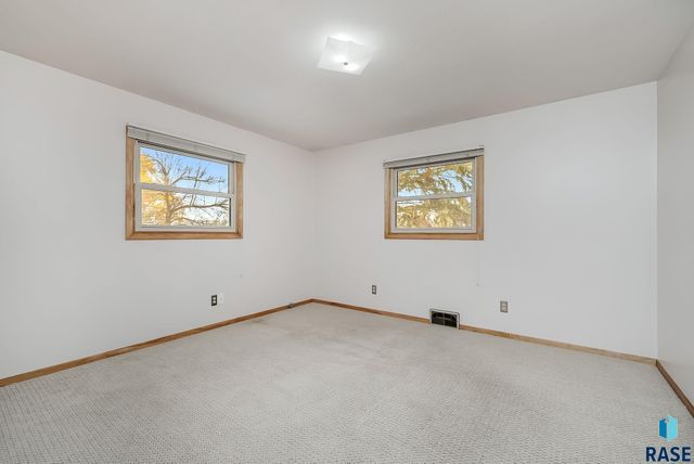 6204 W 10th St Street, Sioux Falls, SD 57107