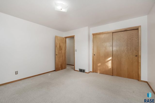 6204 W 10th St Street, Sioux Falls, SD 57107