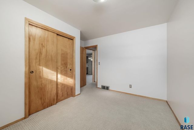 6204 W 10th St Street, Sioux Falls, SD 57107