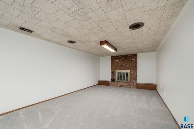 6204 W 10th St Street, Sioux Falls, SD 57107