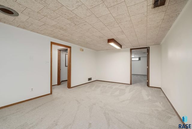 6204 W 10th St Street, Sioux Falls, SD 57107