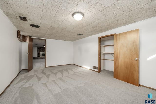 6204 W 10th St Street, Sioux Falls, SD 57107