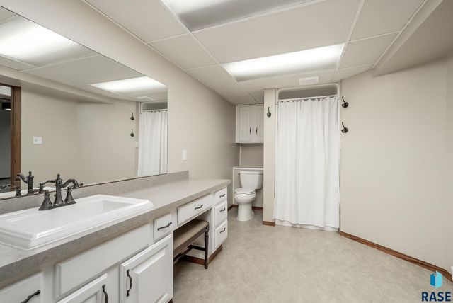 6204 W 10th St Street, Sioux Falls, SD 57107