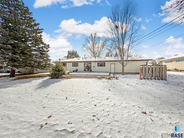 6204 W 10th St Street, Sioux Falls, SD 57107