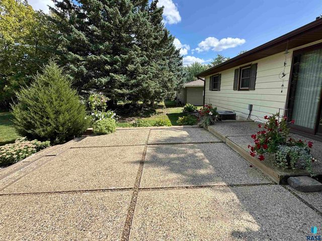 6204 W 10th St Street, Sioux Falls, SD 57107