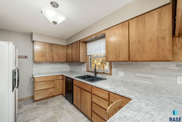 6204 W 10th St Street, Sioux Falls, SD 57107