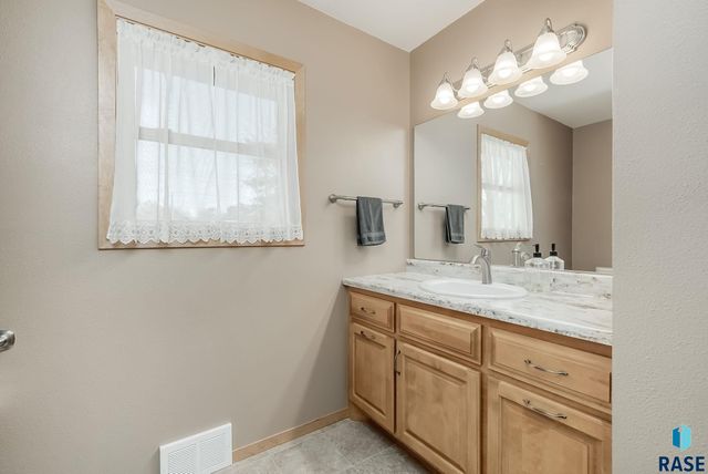 6204 W 10th St Street, Sioux Falls, SD 57107