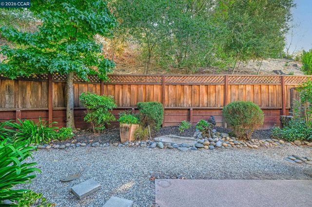 651 Moraga Rd 13, Moraga, CA 94556