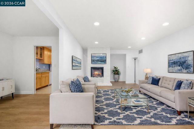 651 Moraga Rd 13, Moraga, CA 94556