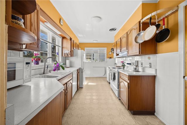 83 North Brook Street, Geneva City, NY 14456