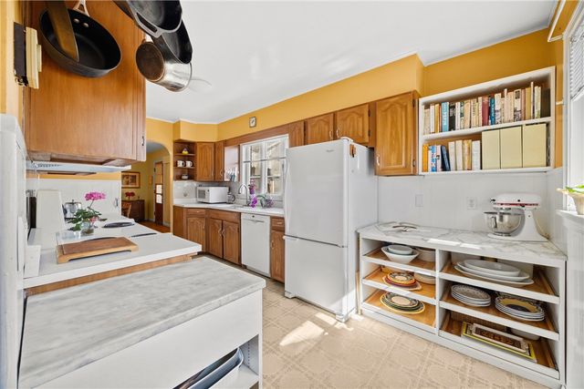 83 North Brook Street, Geneva City, NY 14456