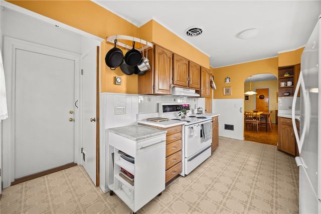 83 North Brook Street, Geneva City, NY 14456