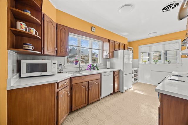 83 North Brook Street, Geneva City, NY 14456