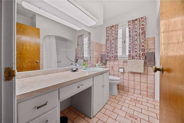 83 North Brook Street, Geneva City, NY 14456