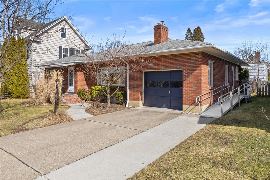 83 North Brook Street, Geneva City, NY 14456