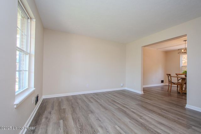 6909 Samuel Long Way, Louisville, KY 40229