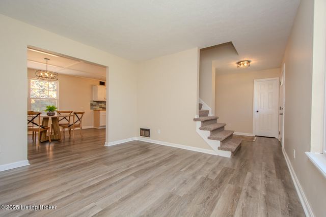 6909 Samuel Long Way, Louisville, KY 40229