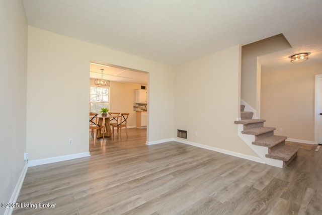 6909 Samuel Long Way, Louisville, KY 40229