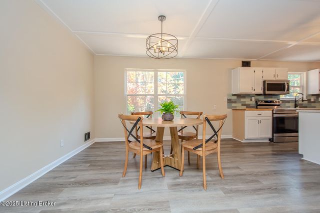 6909 Samuel Long Way, Louisville, KY 40229