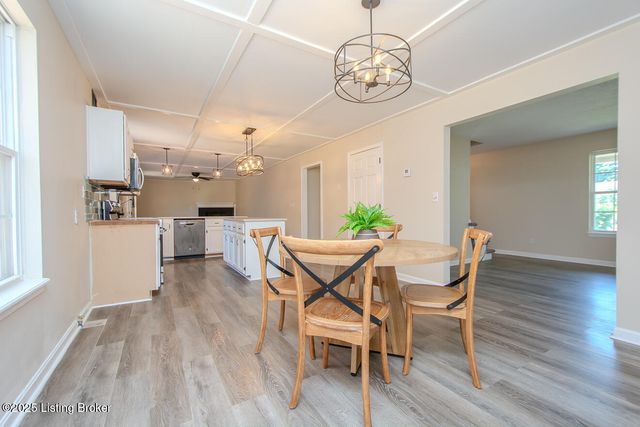 6909 Samuel Long Way, Louisville, KY 40229