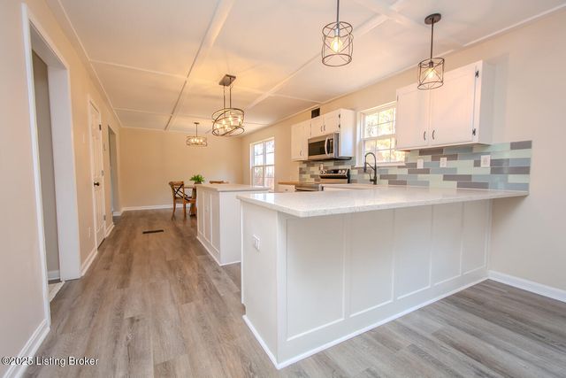 6909 Samuel Long Way, Louisville, KY 40229