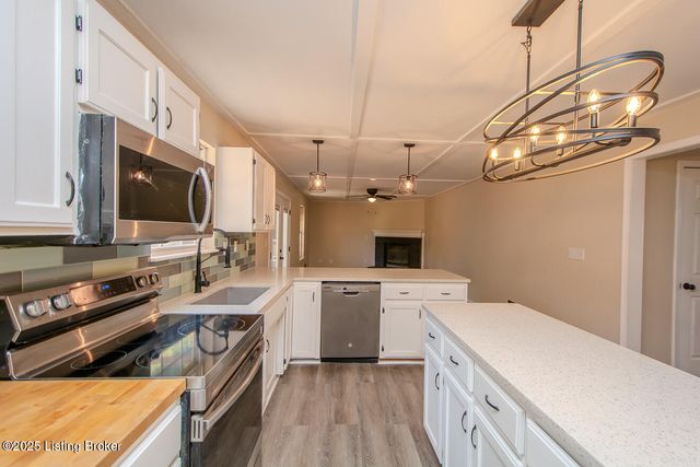 6909 Samuel Long Way, Louisville, KY 40229