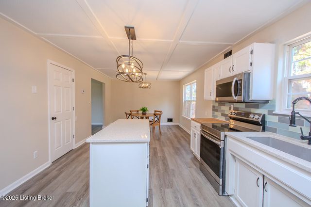 6909 Samuel Long Way, Louisville, KY 40229