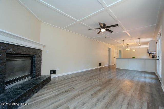 6909 Samuel Long Way, Louisville, KY 40229