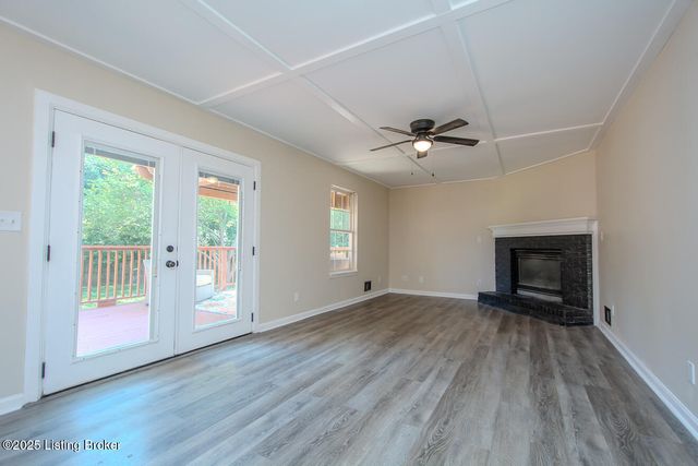 6909 Samuel Long Way, Louisville, KY 40229