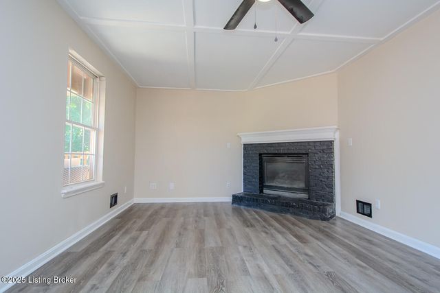 6909 Samuel Long Way, Louisville, KY 40229