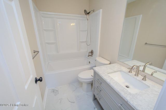 6909 Samuel Long Way, Louisville, KY 40229
