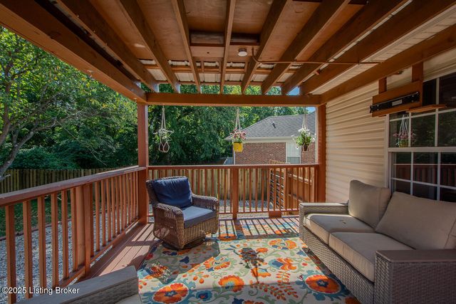 6909 Samuel Long Way, Louisville, KY 40229