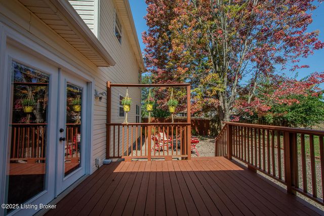 6909 Samuel Long Way, Louisville, KY 40229