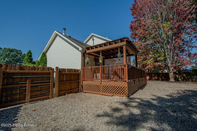 6909 Samuel Long Way, Louisville, KY 40229