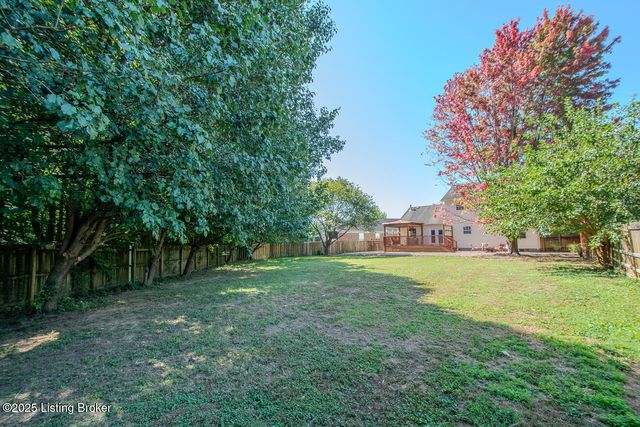 6909 Samuel Long Way, Louisville, KY 40229